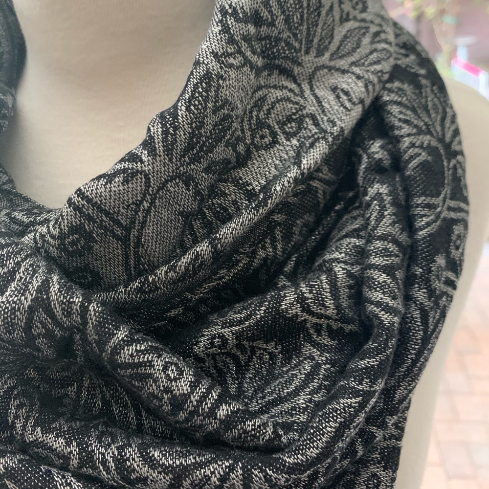Cejon Infinity Scarf - Picture 2 of 3